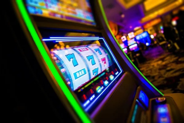 Live spin Live dealer spinning the wheel